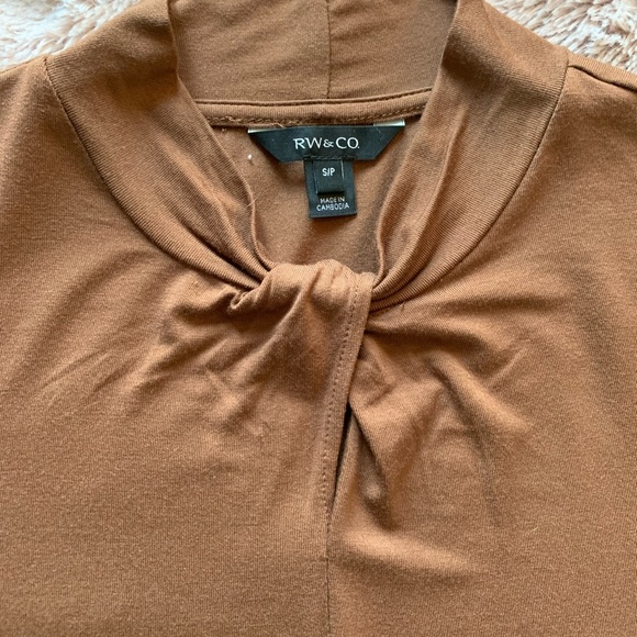 RW&Co High Neck - Picture 2 of 3